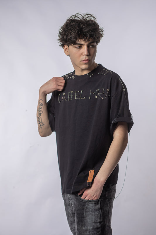 Tricou Oversized LABEL MRA – Logo din Ace & Detalii Metalice