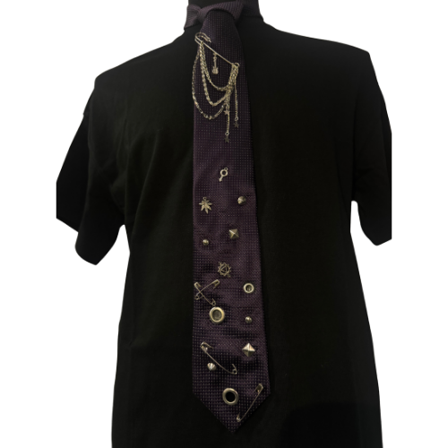 Cravată Statement EDGE TIE – Lanțuri & Detalii Metalice