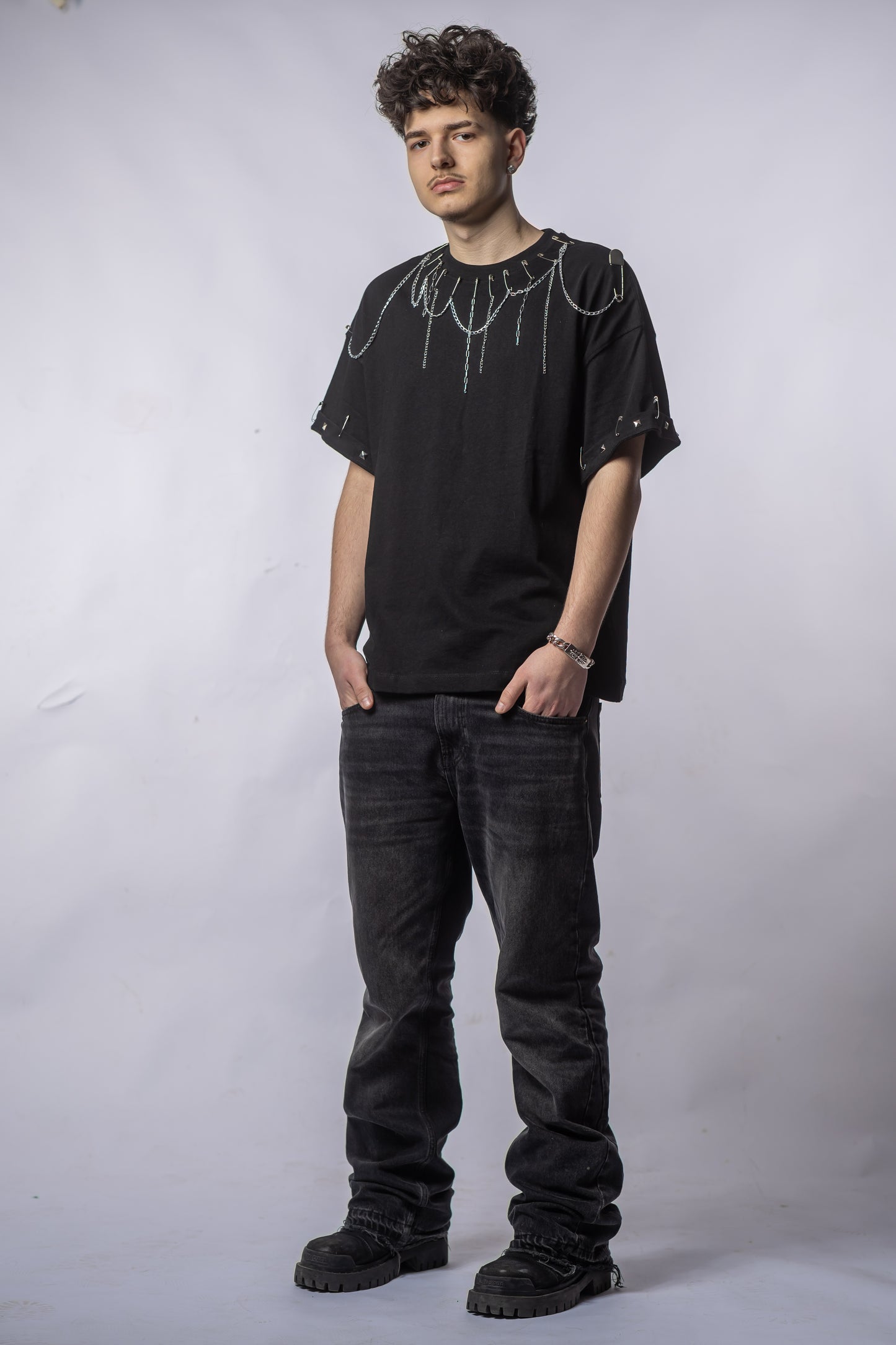 Tricou Oversized TORRICELLI – Statement cu Lanțuri & Accente Metalice