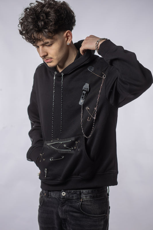 Hanorac AXXEL BLACK – Lanțuri, Ace & Detalii Metalice