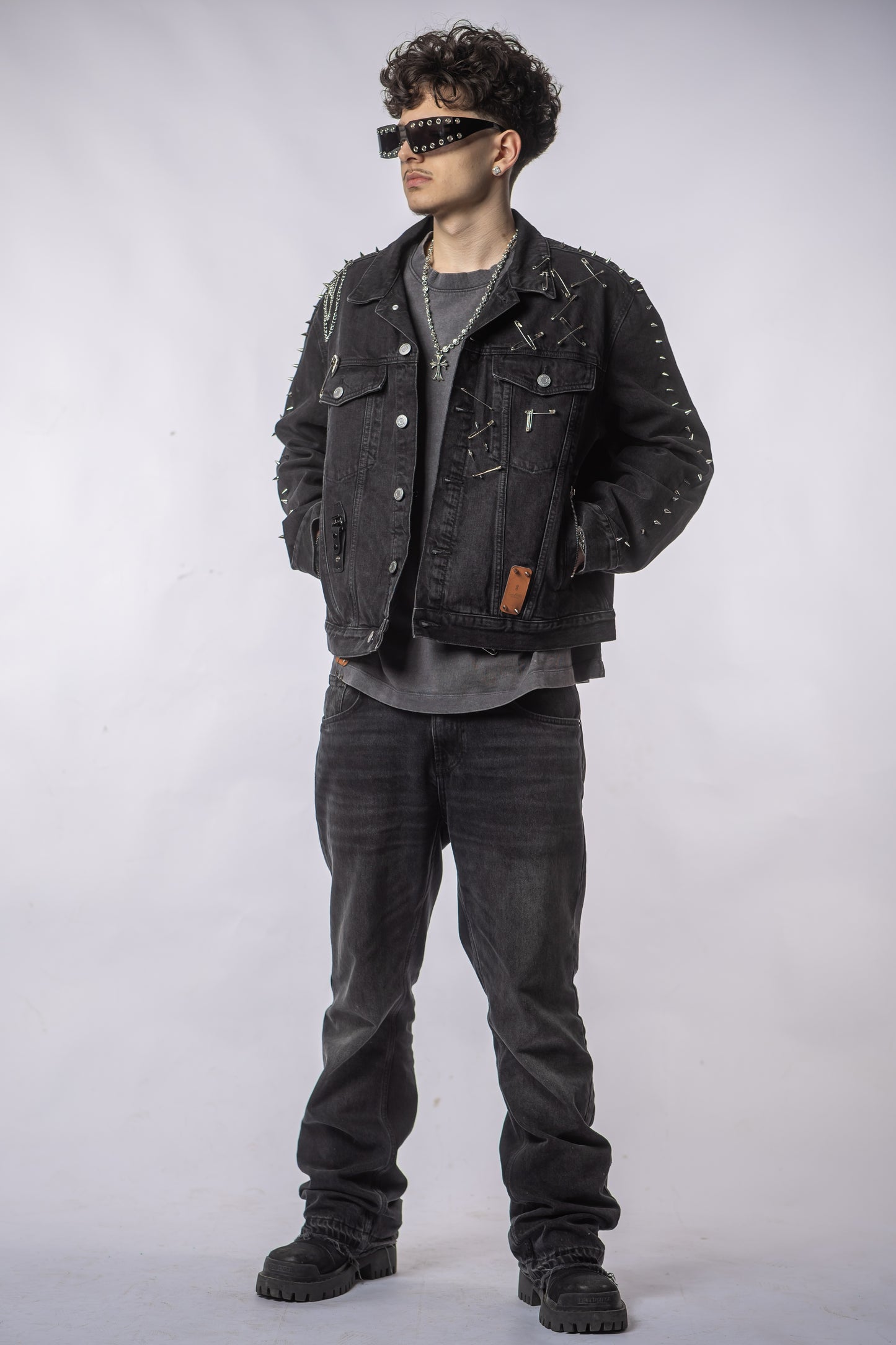 Jachetă Denim STUDDED – Ținte, Piele & Detalii Metalice