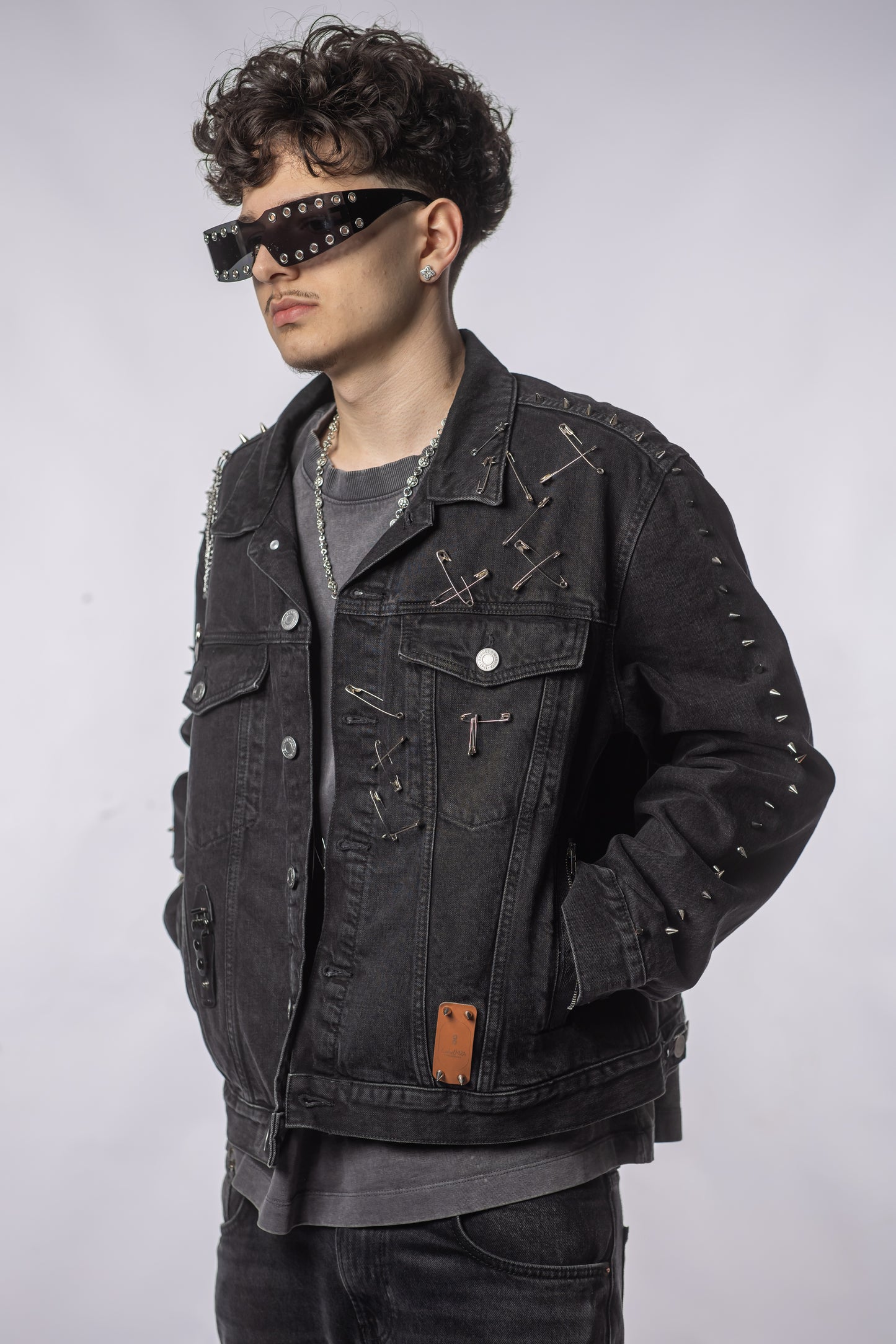 Jachetă Denim STUDDED – Ținte, Piele & Detalii Metalice