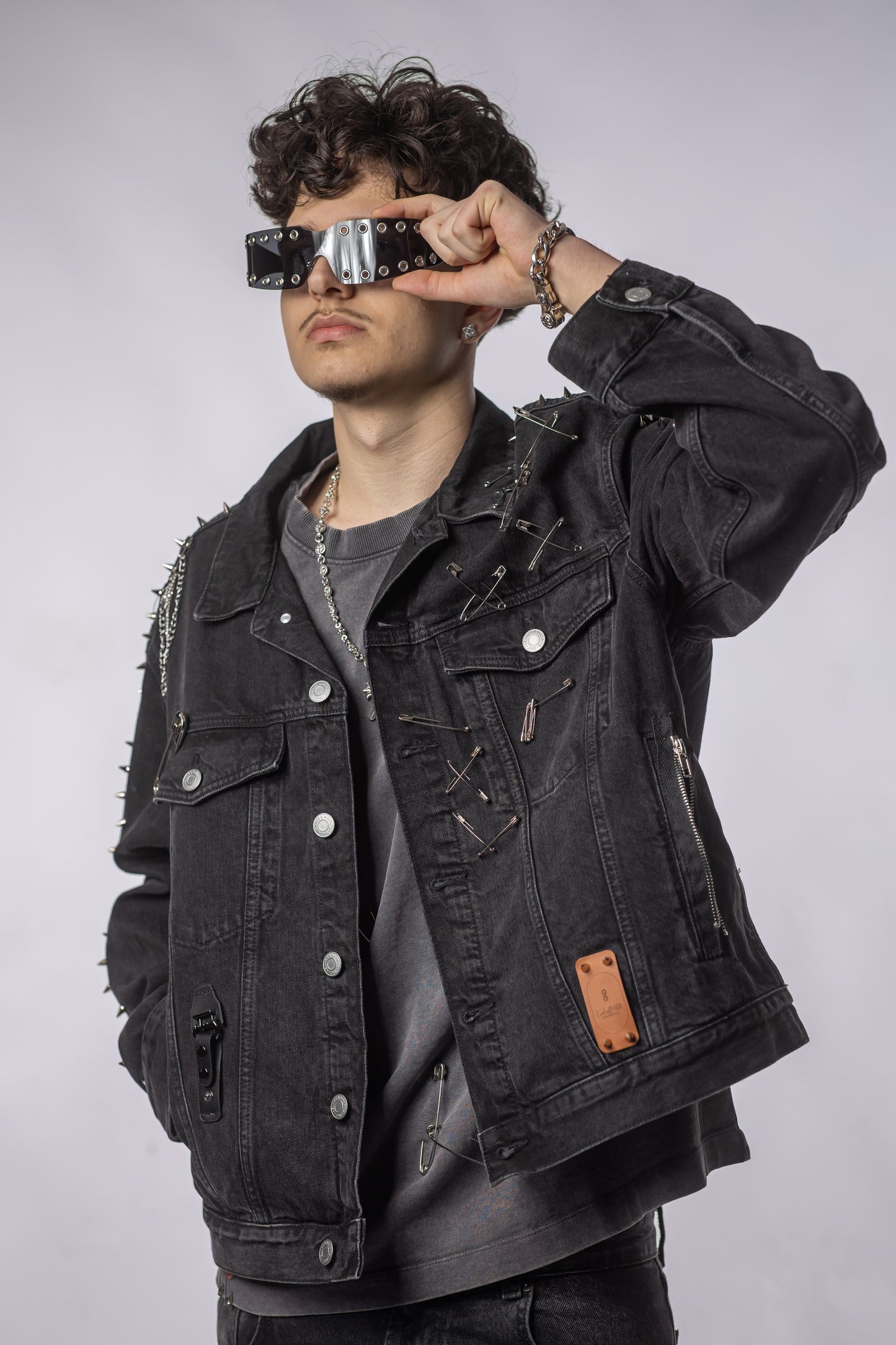 Jachetă Denim STUDDED – Ținte, Piele & Detalii Metalice