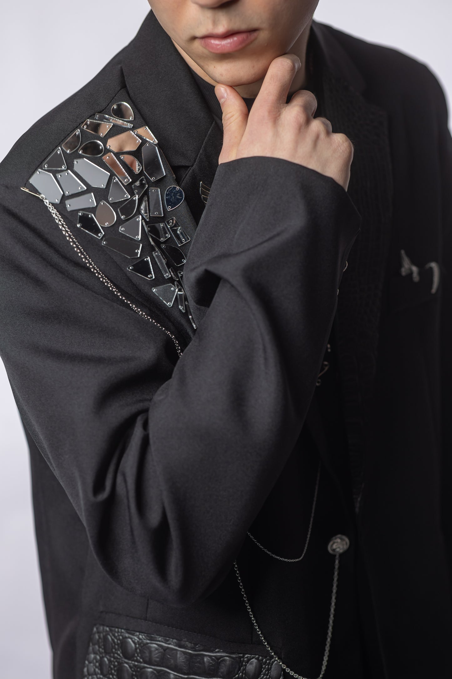 Sacou Bărbați ONYX – Detalii Metalice & Accente Texturate