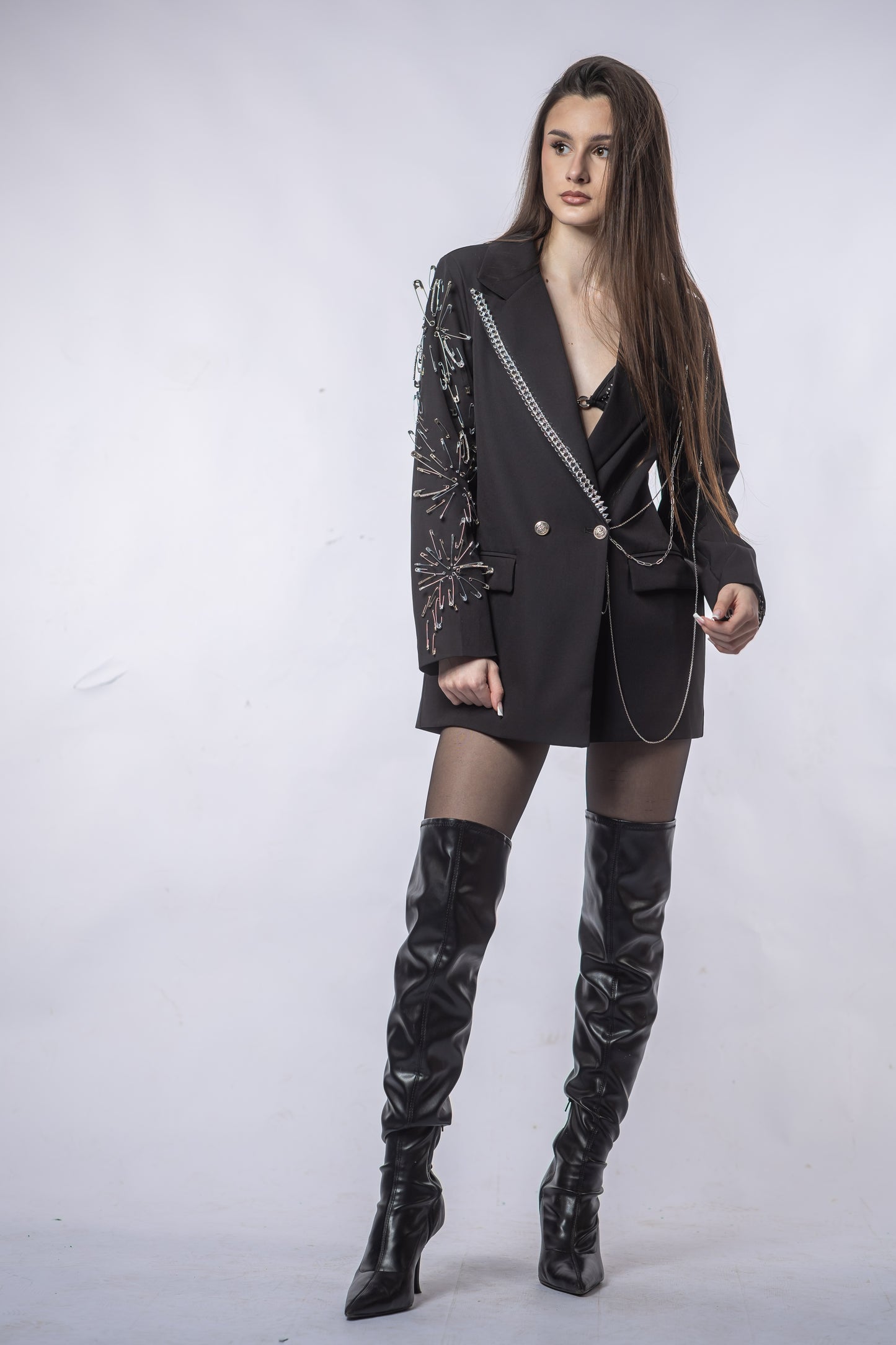 Sacou Scurt STAR – Aplicații Metalice & Detalii Strălucitoare