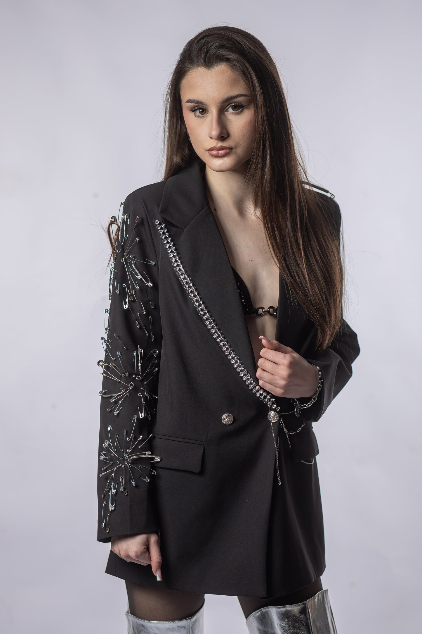 Sacou Scurt STAR – Aplicații Metalice & Detalii Strălucitoare