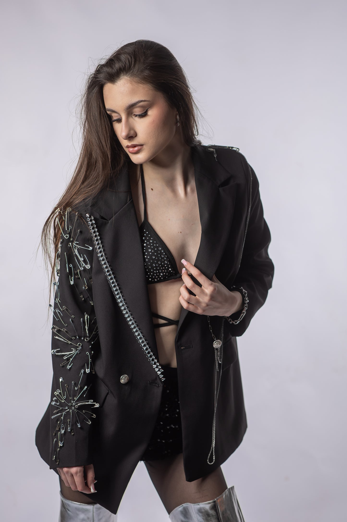 Sacou Scurt STAR – Aplicații Metalice & Detalii Strălucitoare