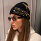 Fes GOLDEN BEANIE – Lanțuri & Accente Metalice Aurii