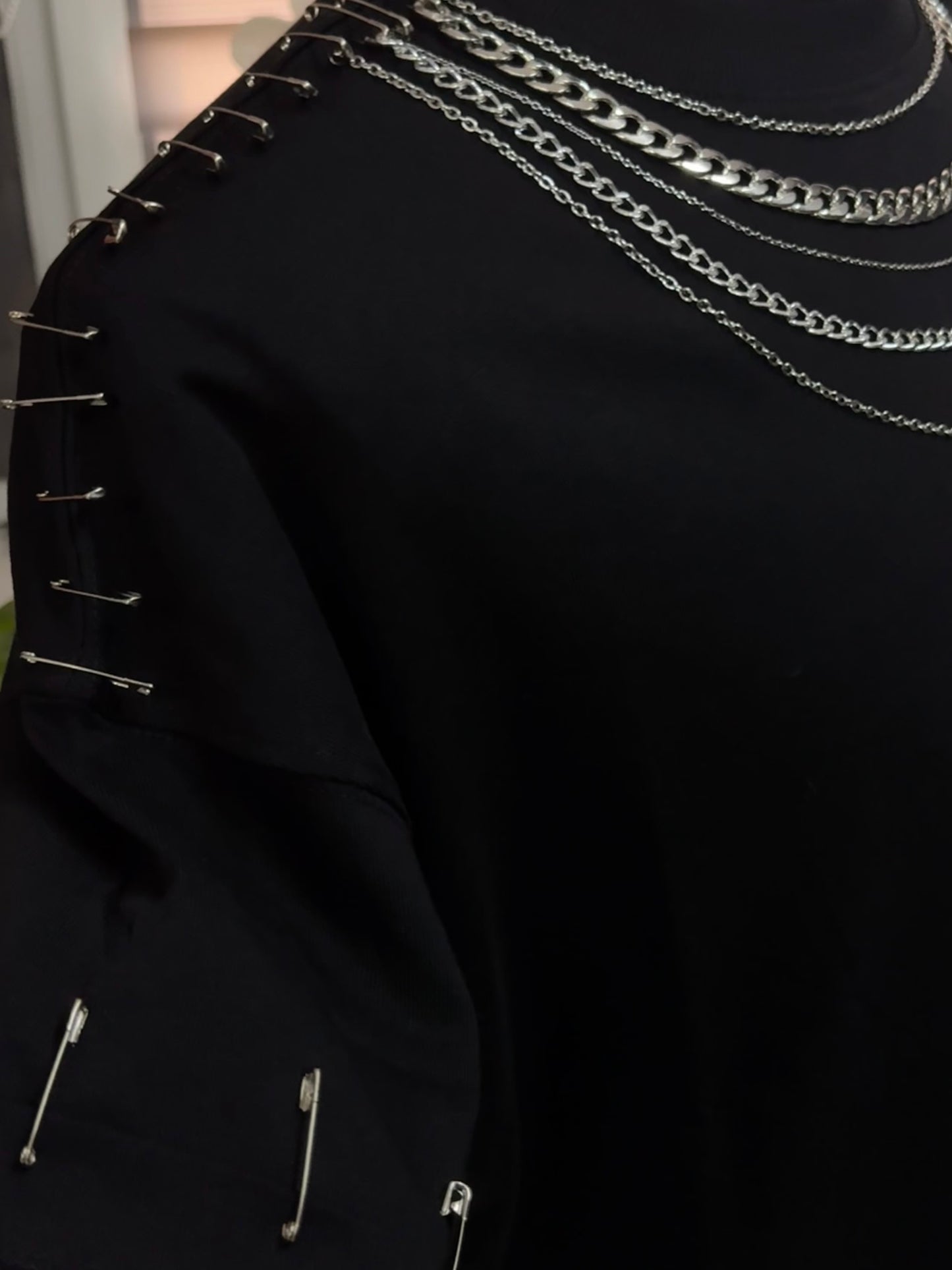 Tricou Oversized MGK – Lanțuri Metalice & Accente Rock